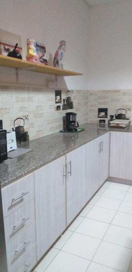 Corinne Villa A 300M From The Beach กรองด์เบย์ ภายนอก รูปภาพ