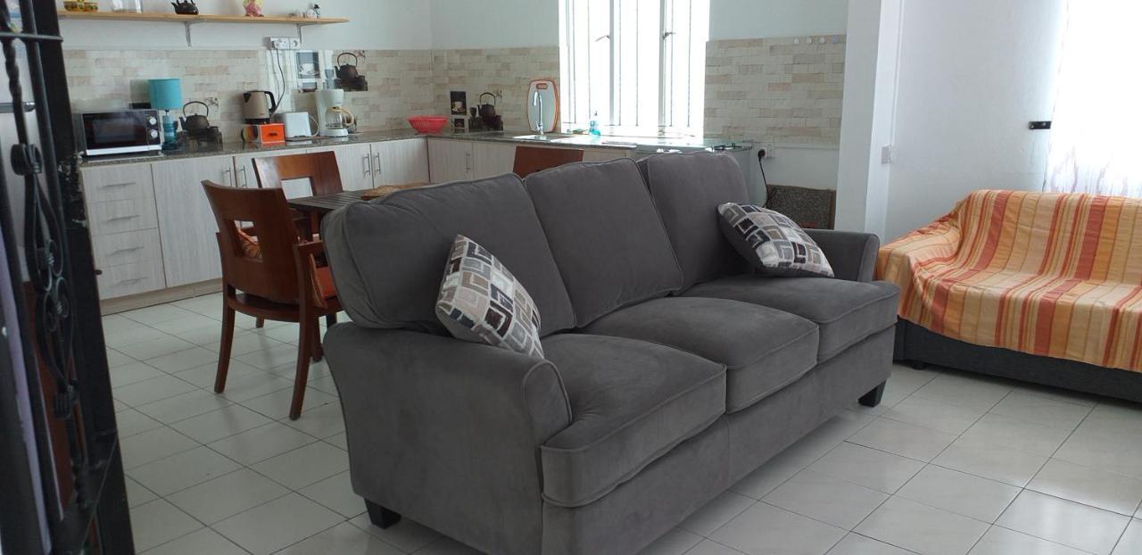 Corinne Villa A 300M From The Beach กรองด์เบย์ ภายนอก รูปภาพ